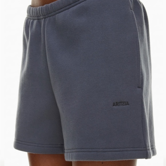 Aritzia Cozy Fleece New Boyfriend Lo Mid-Thigh Short
Relaxed-fit sweatshorts - Picture 3 of 8